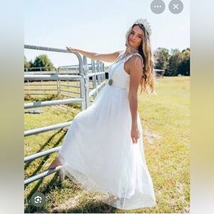 Boho White V-Neck Country Wedding Dress with tulle and floral underlay